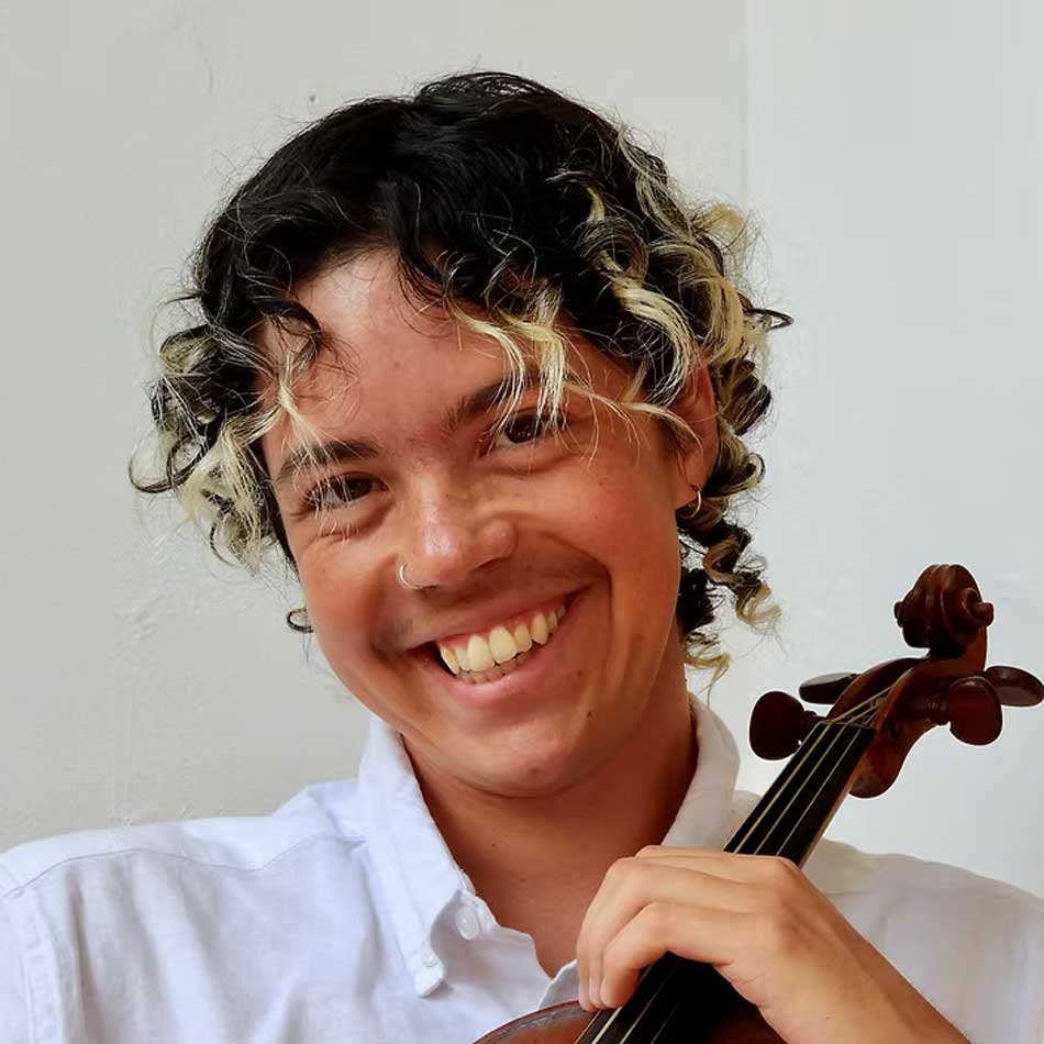 Rafa Prendergast Headshot with violin